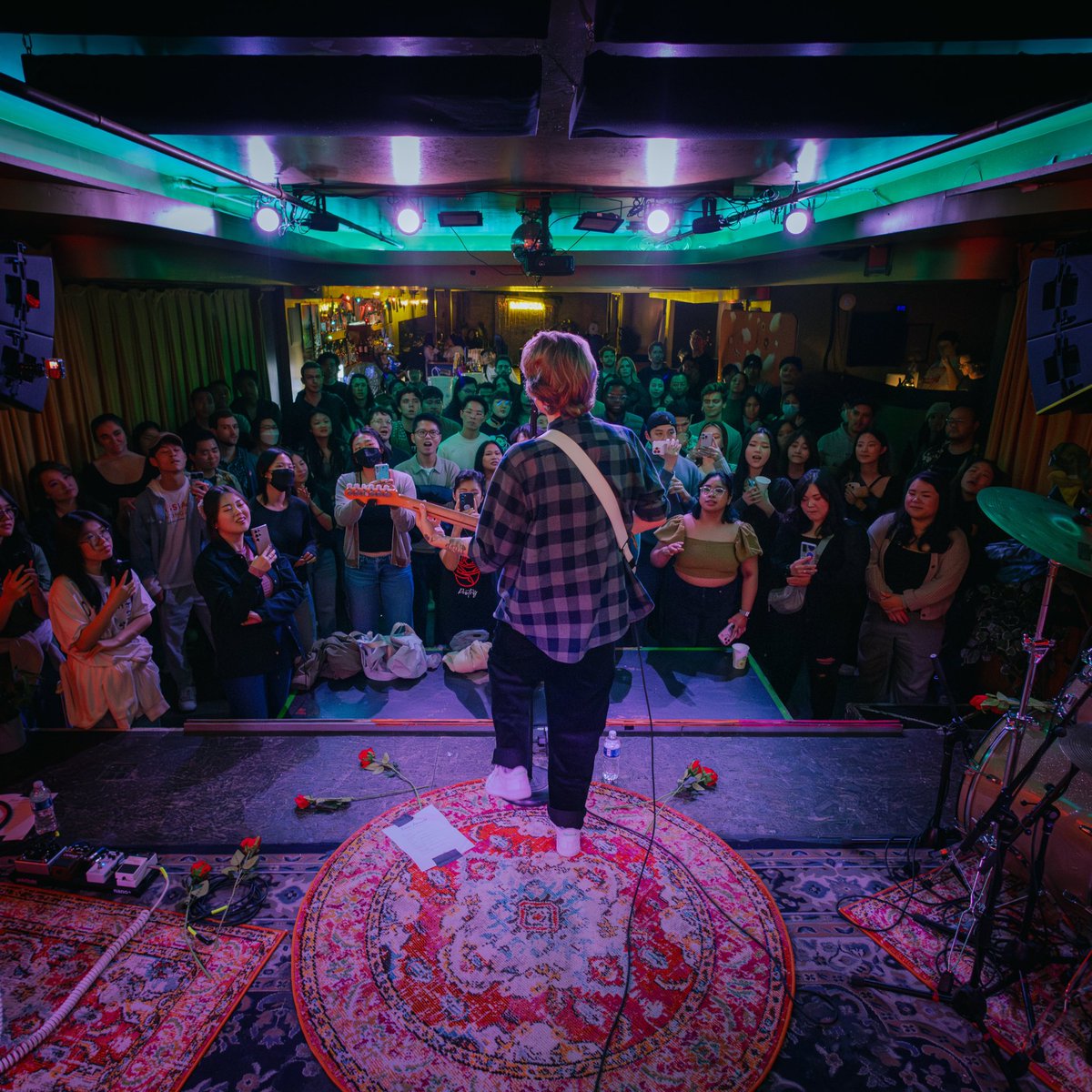 had to break out the flannel for Seattle. thank you all for a great night! see you next time 🫶