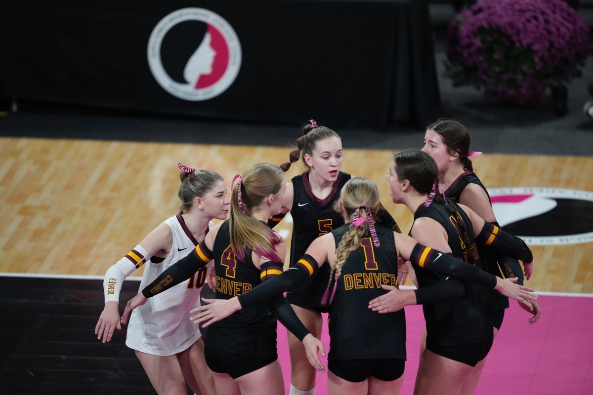 Newest volleyball rankings have been posted. Xavier is back on top in Class 4A: 
ighsau.org/upl/downloads/…