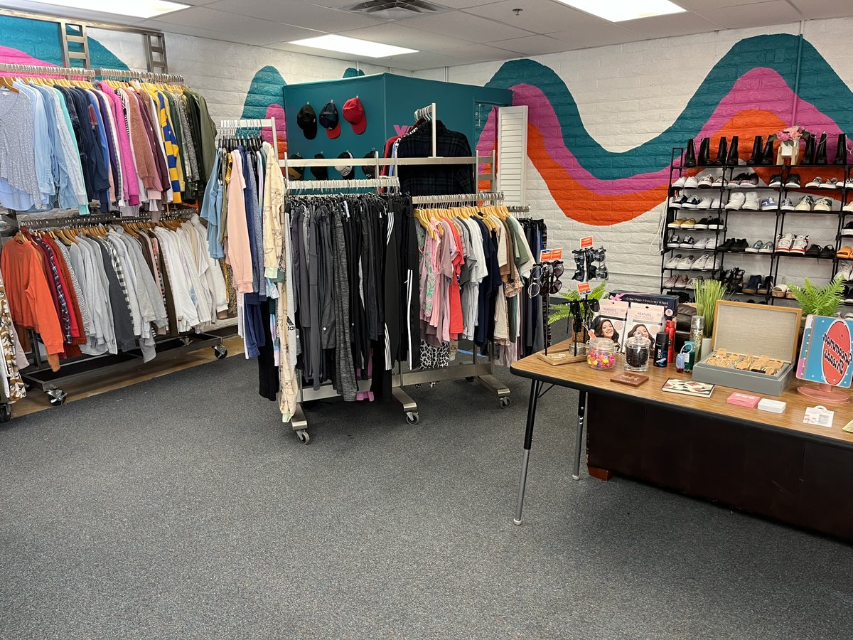 GPS_District's tweet image. Congratulations to our Mesquite Junior High students, staff, and families who will be officially opening their campus community thrift store, Uncommon Threads, tonight! Thank you to everyone who has made this possible!

#GPSFamily #connectcreatecare #gilbertpublicschools