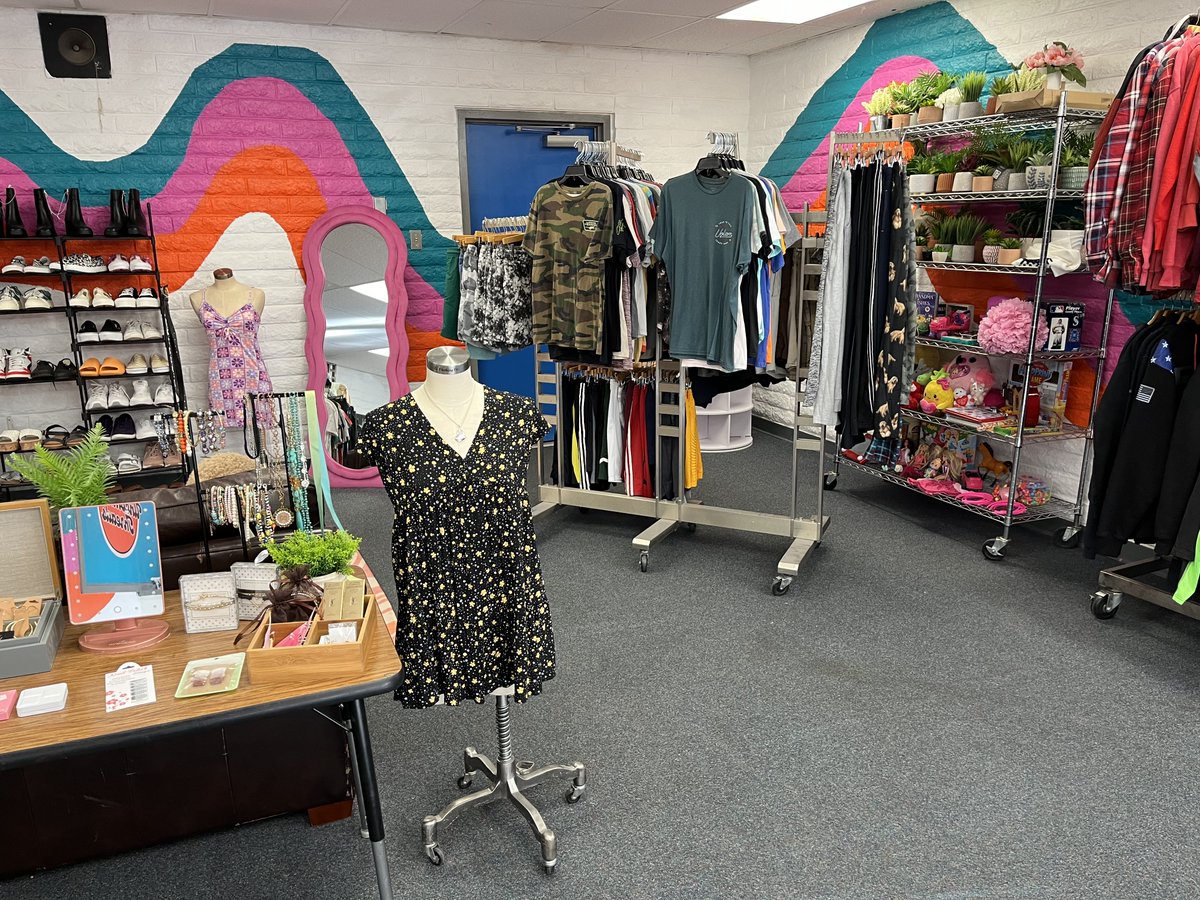 GPS_District's tweet image. Congratulations to our Mesquite Junior High students, staff, and families who will be officially opening their campus community thrift store, Uncommon Threads, tonight! Thank you to everyone who has made this possible!

#GPSFamily #connectcreatecare #gilbertpublicschools