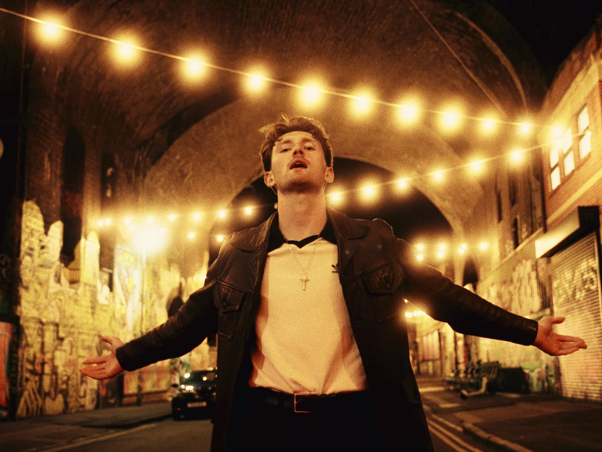 Our brand new single ‘Weekend Millionaire’ is OUT at MIDNIGHT!

A song for everyone who feels like their life is slipping away and there’s only one thing you can do about it…

Our biggest yet. See yas later 🖤