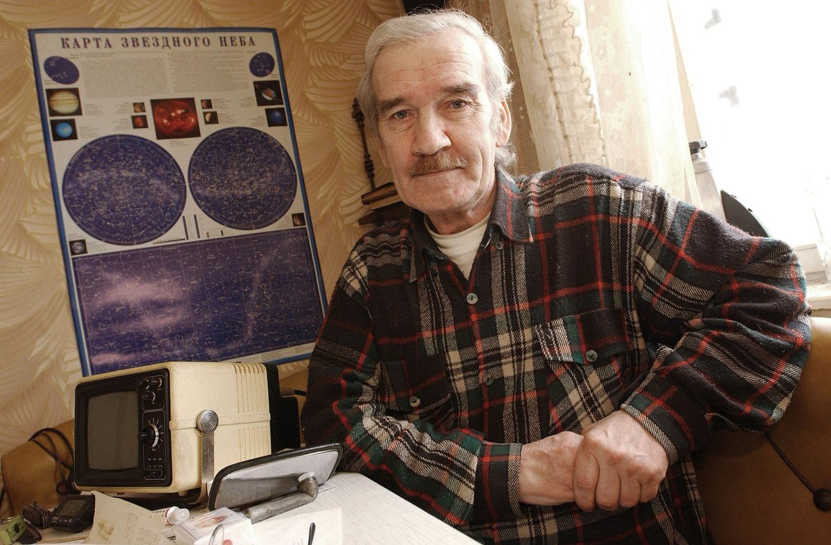 cremieuxrecueil's tweet image. On this day 41 years ago, Stanislav Petrov was working on the USSR's nuclear early warning system
The system reported America had launched a nuclear strike towards the Soviets
His job was to suggest retaliation, but he refused. He judged it was a false alarm and saved the world