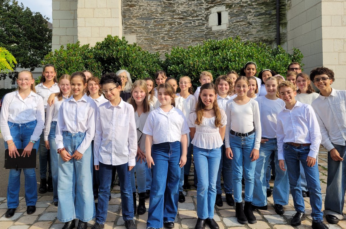 📸#JEP2024
Plus de 350 personnes sont venues écouter l'histoire de Robin et Clotaire racontée par la Maîtrise accompagnée d'une vielle à roue à l'Abbatiale St Serge!
Ce 1er évènement de notre saison 24/25 a réjoui tant les spectateurs que nos chanteurs😀! 
#CultureAngers #Angers