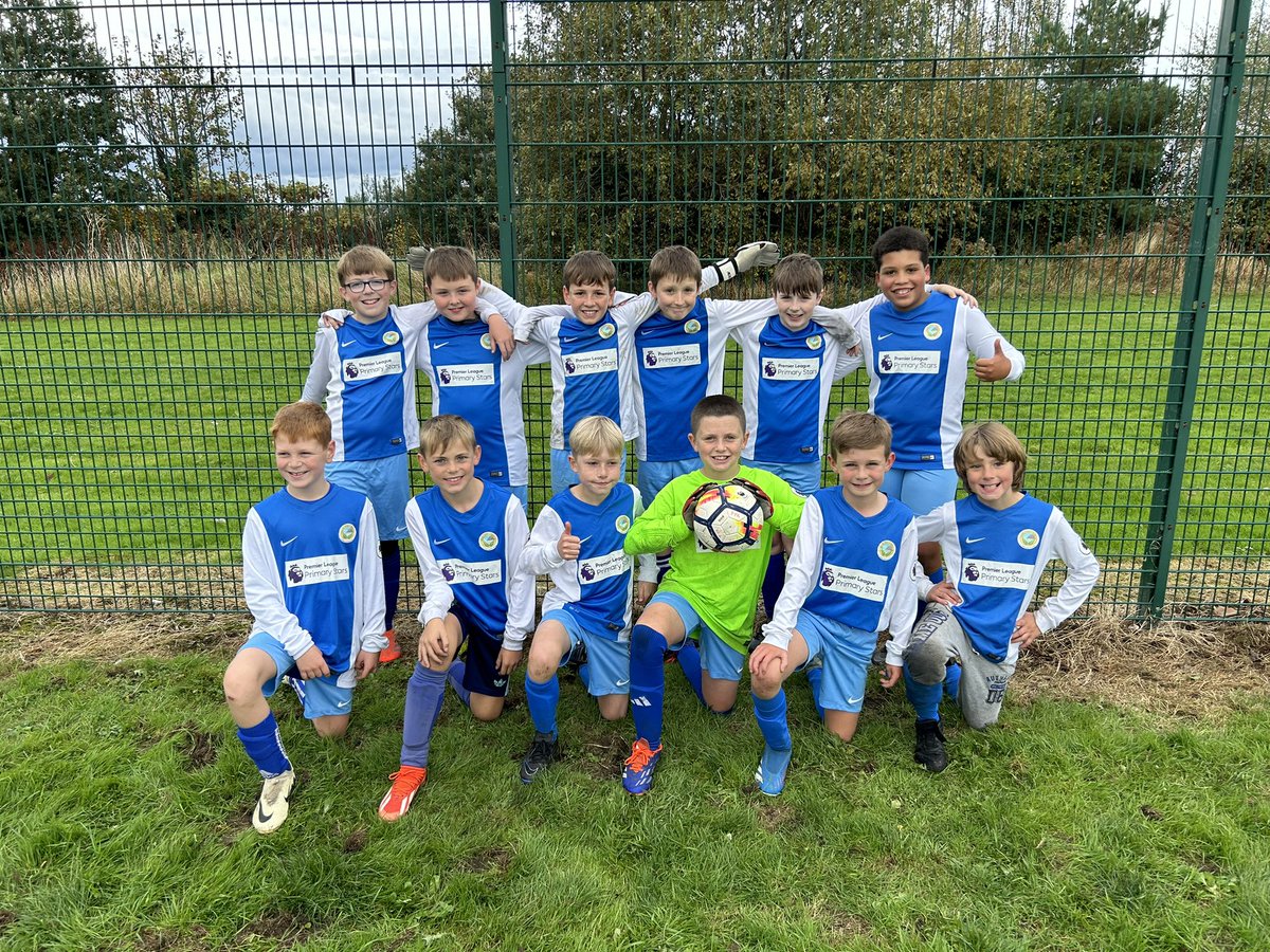 Pawb wedi mwynhau twrnament pêl-droed <a href="/UrddConwy/">Urdd Conwy</a> heddiw! 🏴󠁧󠁢󠁷󠁬󠁳󠁿⚽️🔵⚪️