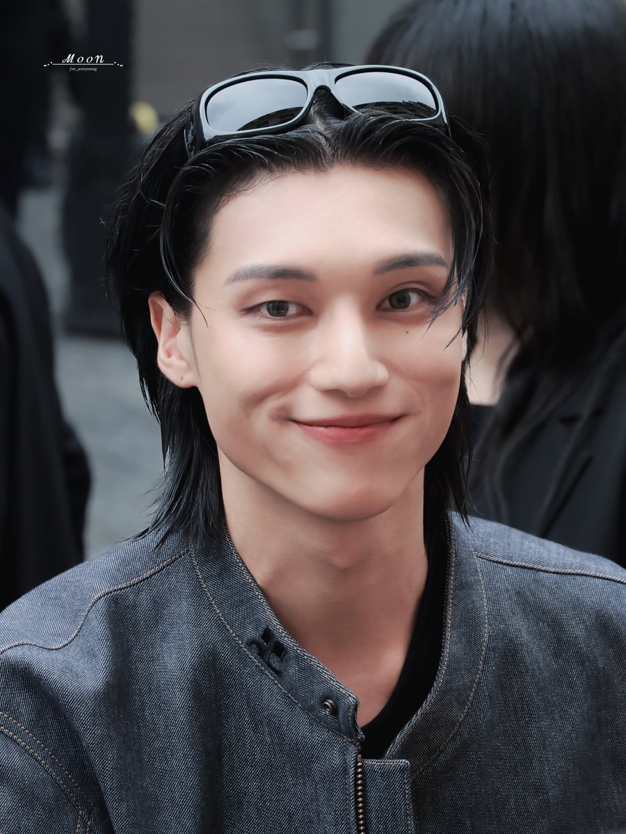 for_young__'s tweet photo. 240925 파리 패션위크　

#에이티즈 #ATEEZ  #정우영 #우영 #wooyoung 
#courregesSS25    @CourregesParis https://t.co/Hs3iEE2Gq2