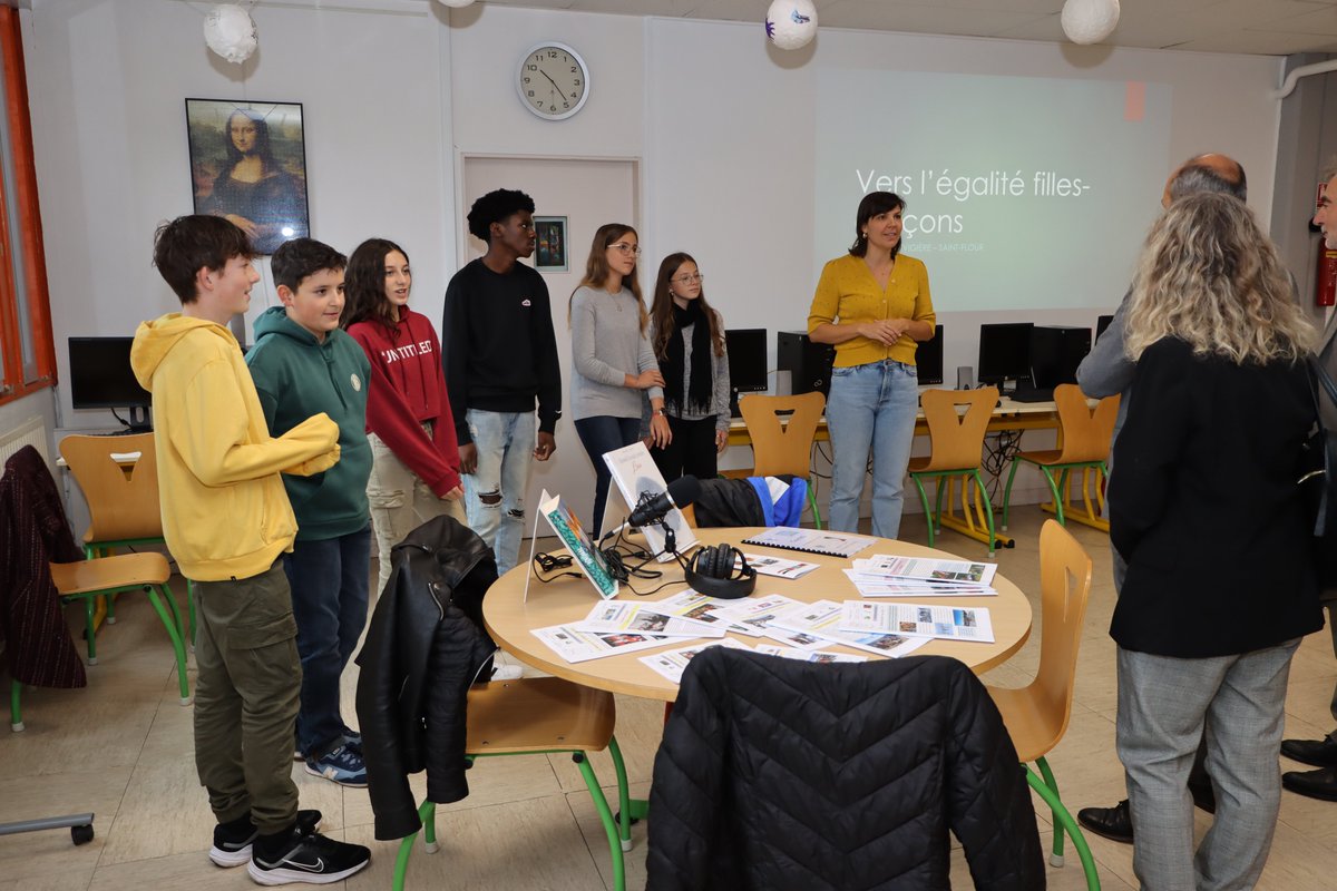 acclermont's tweet photo. Le recteur @BenmiloudKarim est au collège La Vigière de Saint-Flour.
Un collège remarquable pour les nombreuses actions menées au service de la réussite et de l’épanouissement des élèves.
➡️Travaux autour de l’Égalité filles-garçons (le collège est labellisé niveau 2 depuis 2023) https://t.co/mO0anNFSaD