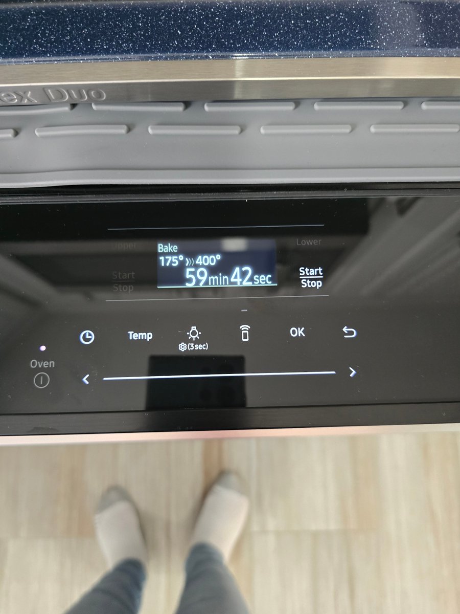 AlySedai's tweet photo. I love our new Samsung Bespoke Induction Range with FlexDuo!  #SamsungRangeJuneInsiders #BespokeMyLife https://t.co/IRjLoVrEdb