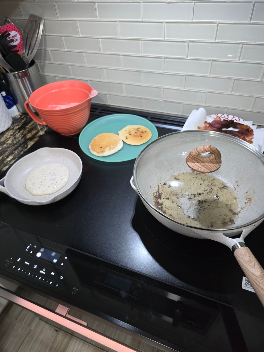 AlySedai's tweet photo. I love our new Samsung Bespoke Induction Range with FlexDuo!  #SamsungRangeJuneInsiders #BespokeMyLife https://t.co/IRjLoVrEdb