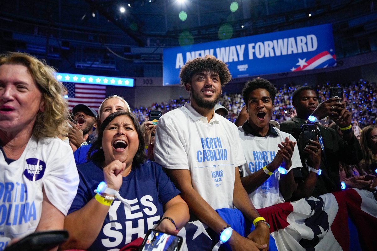 charles_dujon's tweet photo. @BlueStormComin1 💙I’m voting for #HarrisWalz2024

#RT

#Follow👩🏻‍🦽🏃🏻‍♀️🚶🏻‍♀️⛹🏽‍♀️🚴🏽🚙
@KamalaHarris
@Tim_Walz
@KamalaHQ

#RegisterToVote📋
https://t.co/kDH4EMHO4O

#Volunteer🙋🏽‍♀️
https://t.co/uljU7CoZep

#Donate💰
https://t.co/fyCy175REl

#Vote🗳️
@KamalaHarris on Nov 5th

#ForMoreInfo
https://t.co/UjTerQr9Qm https://t.co/93yfw3NPDY