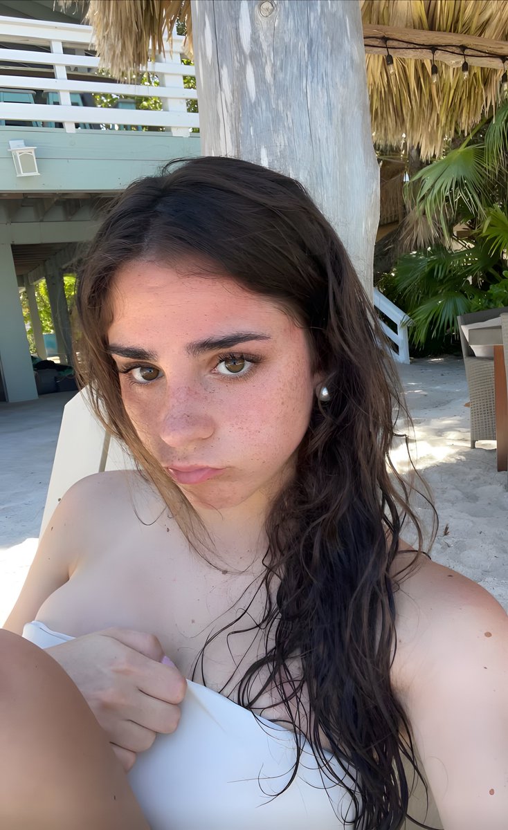sofiacrnilovicx's tweet photo. should I smile more or pout? what do you think? 🤔 https://t.co/vVO7VyFrXF