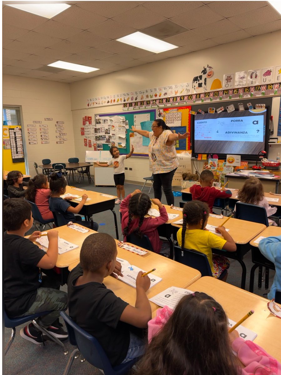 ExcellenceandOp's tweet photo. We have some amazing teachers here in Chatham. Here are a few of our dual language teachers @SCEBulldogs that were doing a fantastic job modeling and supporting the learning process. You are appreciated and Happy Hispanic Heritage Month! #OneChatham https://t.co/CizmgPkJYP
