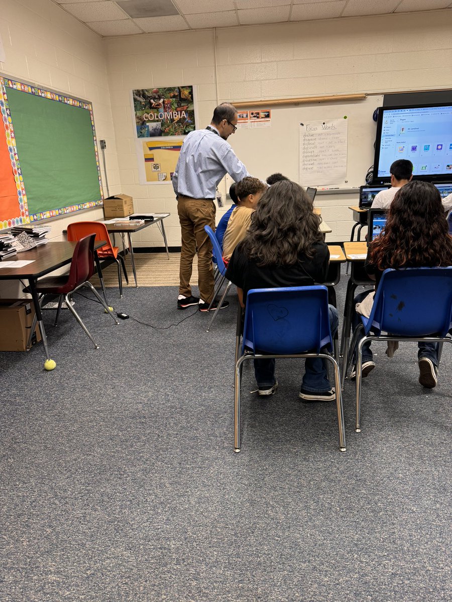 ExcellenceandOp's tweet photo. We have some amazing teachers here in Chatham. Here are a few of our dual language teachers @SCEBulldogs that were doing a fantastic job modeling and supporting the learning process. You are appreciated and Happy Hispanic Heritage Month! #OneChatham https://t.co/CizmgPkJYP