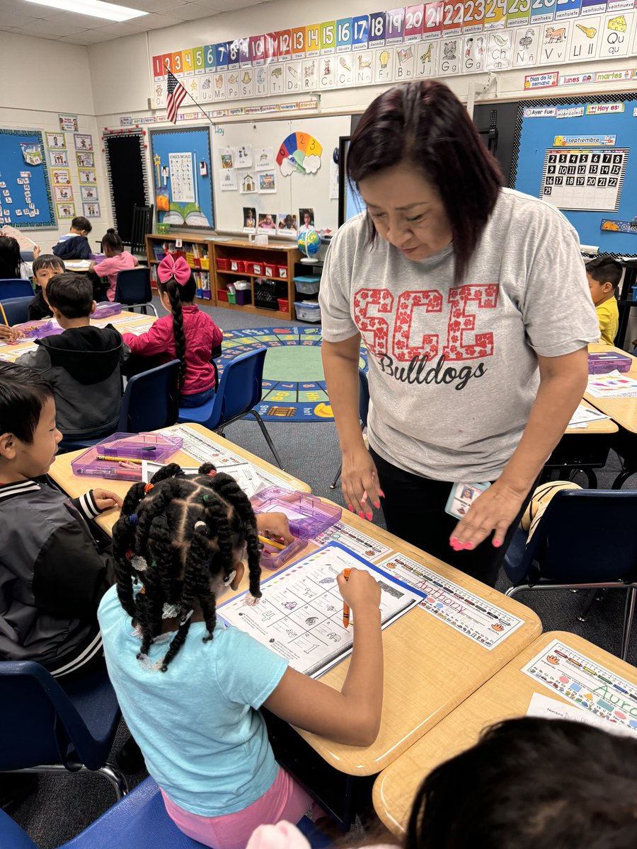 ExcellenceandOp's tweet photo. We have some amazing teachers here in Chatham. Here are a few of our dual language teachers @SCEBulldogs that were doing a fantastic job modeling and supporting the learning process. You are appreciated and Happy Hispanic Heritage Month! #OneChatham https://t.co/CizmgPkJYP