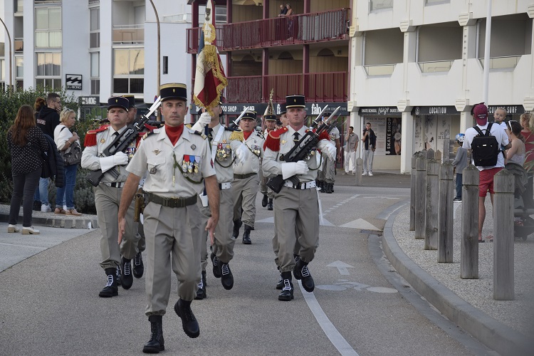 Prefecture40's tweet image. #Cérémonie I 170ème anniversaire du 17e groupe d'artillerie de #Biscarrosse 🪖                                               Le 21 septembre, Stéphanie Monteuil, secrétaire générale de la préfecture des #Landes, a assisté à l'émouvante cérémonie de commémoration en présence des
