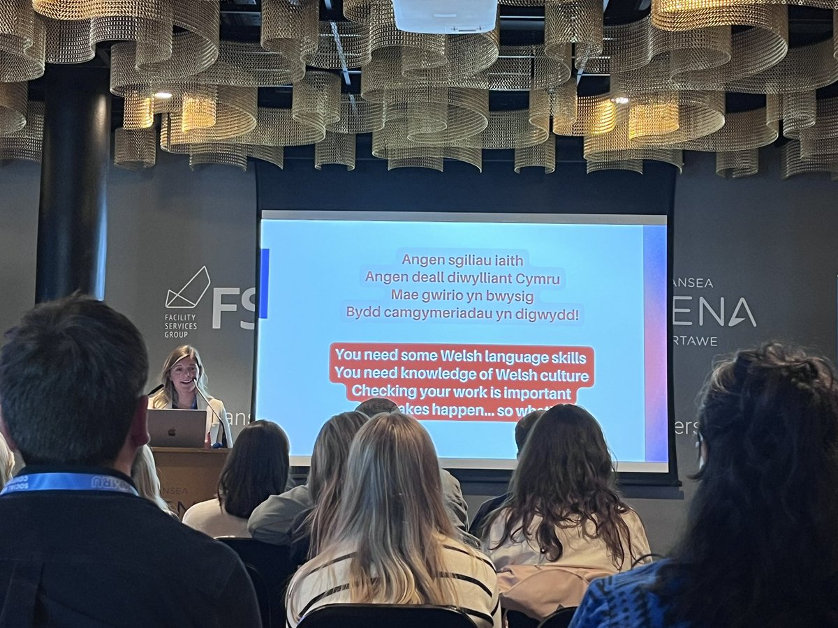 Mwy o tips holl bwysig gan Laura o <a href="/LlywodraethCym/">Llywodraeth Cymru</a> 

Ti angen sgiliau iaith i gyrraedd cynulleidfaoedd yng Nghymru

Ti angen deall diwylliant Cymru

Ti angen gwirio cyn cyhoeddi

Bydd camgymeriadau yn digwydd! 

Amdani!

#SMCCymru24