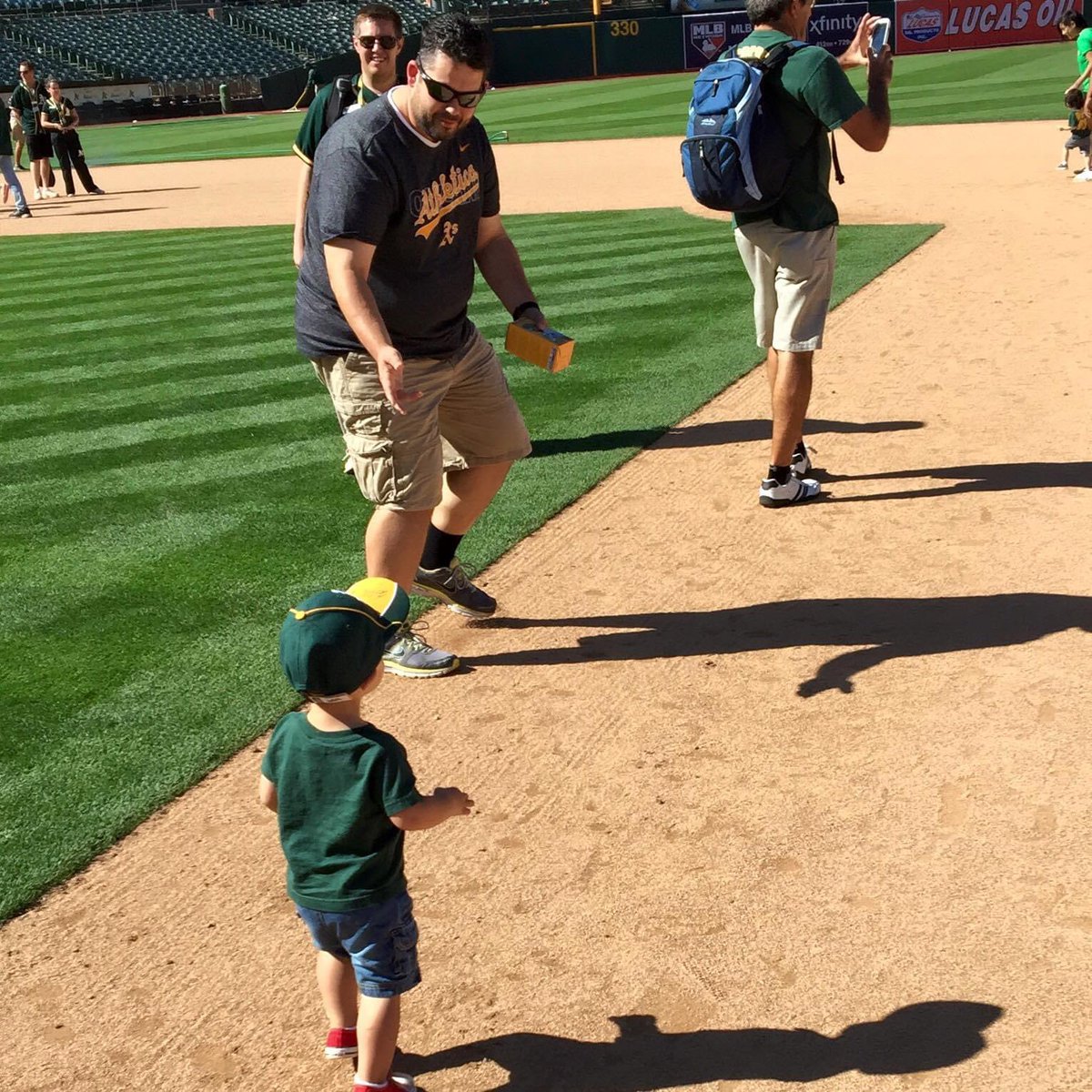 EdwardMMarcel's tweet photo. Dear Alex,

This post is for you. Someday in the future you’ll be searching your parents social media profiles, and when you do your memories of the A’s may have faded away. I hope these old pictures help you remember how much fun we had at the Oakland Coliseum together... https://t.co/ohtqZzDfVU