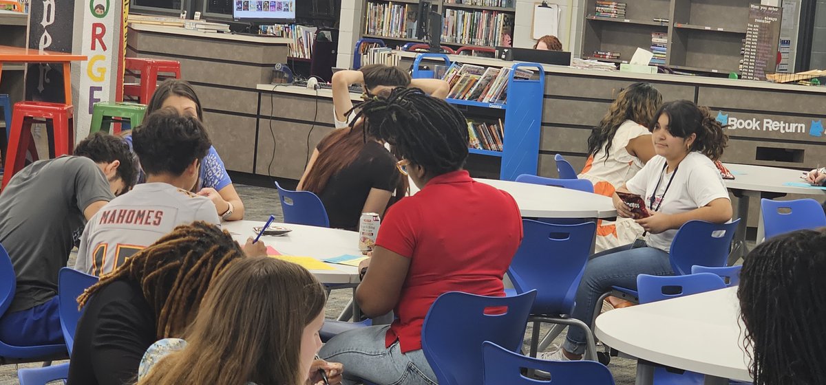 truittcfisd's tweet photo. #TMS's mentor program kicked off last week! Students and staff came together for a fun introductory activity and some snacks!! 🐾#RTP #cfisd #IBelive https://t.co/TNW0XOqlNO