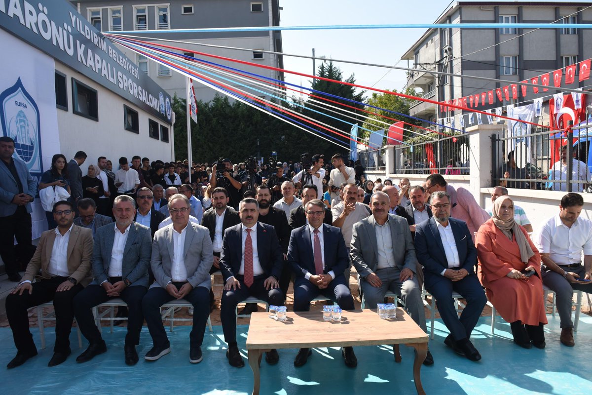 Veysel_aymelek's tweet photo. Belediyemiz ve Gençlik ve Spor Bakanlığı'mızın katkılarıyla ilçemize kazandırılan Çınarönü Kapalı Spor Salonu'nun açılışına katıldık. 

Vatandaşlarımızın  hizmetine sunulan böylesine değerli bir eserin hayırlı olmasını diler, emeği geçenleri tebrik ederim.
#HÜDAPAR https://t.co/T221tDeYuk