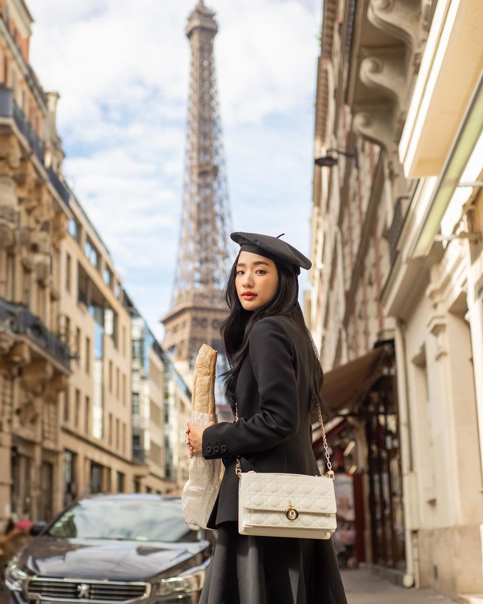 loafytu's tweet photo. Tu posted these photos exactly a year ago today [260923]
#DiorSS24 in Paris 🥖🇫🇷✨
time flies so fastt😭😭 #tontawan #intuyou https://t.co/gIsb8OqK0J