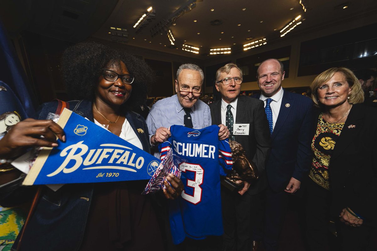 ms_everhart's tweet photo. I was supposed to be hiking in Iowa this week for some self care, but I had to come to DC because… THE WORK CONTINUES!
To my surprise I was in DC just in time to attend the annual @buffalonite party.
#CongressmanKennedy #SenatorSchumer #BuffaloSoExtra #WeEveryWhere ♥️🤍💙 https://t.co/dUyQEBVRrn