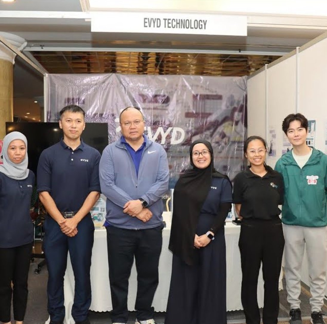 yrteng's tweet photo. 3 years later, and it’s a wrap!

Never imagined that my tweet 3 years ago at Heathrow would lead me on my biggest journey yet, working on some of the biggest digital national campaigns and applications of Brunei Darussalam✅

Very grateful for the support! https://t.co/MH0YtcTrl7