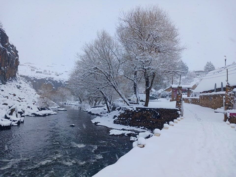 AfricaFactsZone's tweet photo. Lesotho covered in snow.

A paradise in Africa. https://t.co/QPucaxRDh2
