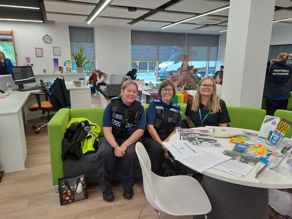 SaferMK's tweet photo. This week we were at @MKCollege as part of their student Welcome Events. Along with @tvp_mk, we spoke to the students about personal safety, drink spiking, VAWG, and other community safety issues.
@mkcouncil #itDoesMatter https://t.co/e87dcrRZY4