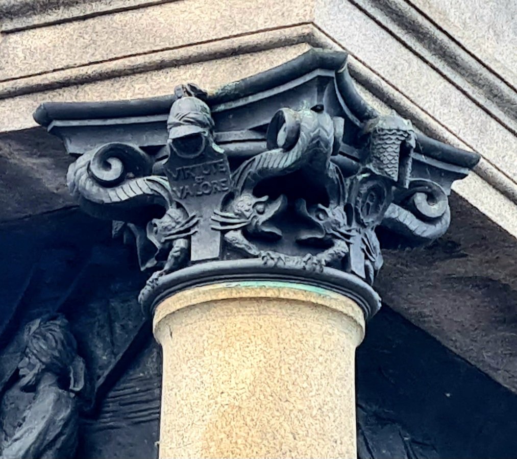 is_glasgow's tweet photo. I love this column capital on the Lord Roberts Memorial in Kelvingrove Park in Glasgow, especially the little dragons which make up its corners.

#glasgow #architecture #sculpture #kelvingrovepark #columncapital #dragon #dragons https://t.co/c7ijJbmGzs