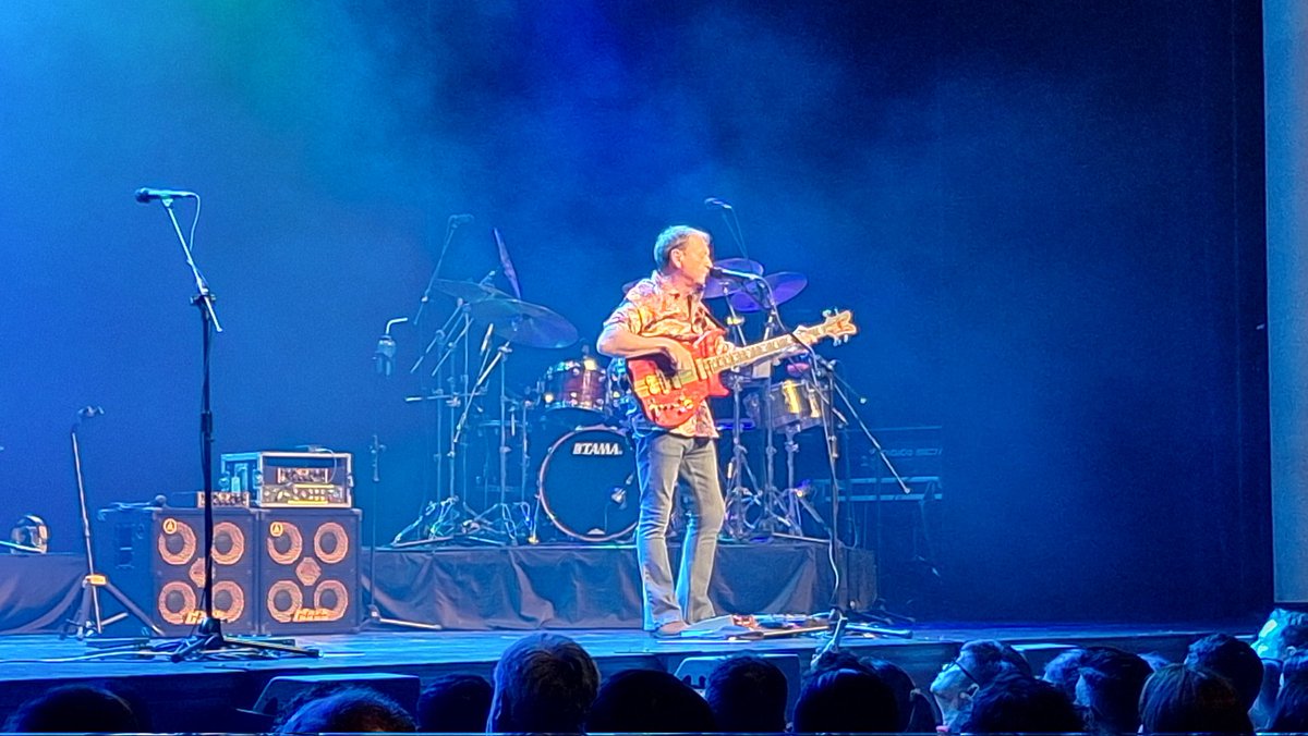 GlynWillett's tweet photo. Well wow what a gig!! And what a day. Up at 4am, leave Chiang Mai in bad floods, take 2 flights via #Bangkok to get to #Singapore so as to see #Level42. Nuts I is... https://t.co/i4MUUCXh3Y