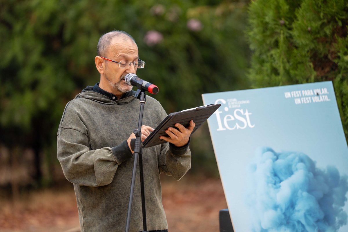 sevillafeSt's tweet photo. Han intervenido José Mª Roca, director de feSt 2024 y de @platea_odeon; Ricardo Iniesta, dir. de @tntatalaya y pte. de @escenarios_sevilla, Maite Lozano, dirª de @vientosurteatro; y Ángel López y Elías Sevillano, directores de @salaceroteatro y de @teatrolafundiciondesevilla. (+) https://t.co/m7nMvPT4EA