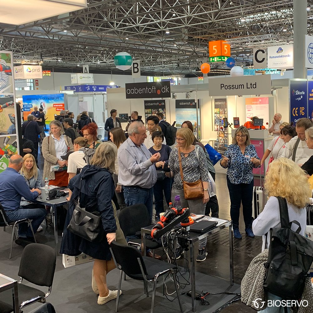 Our Distributor Exxomove is currently exhibiting Carbonhand at Rehacare in Dusseldorf. The atmosphere is on top! So exciting to see so many people having the opportunity to try and experience Carbonhand themselves. 
#rehacare2024 #independence #Carbonhand