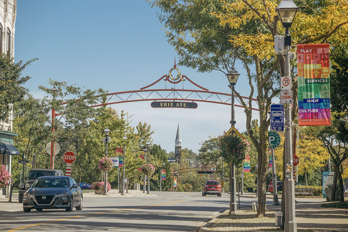 unfcan's tweet photo. UNF is teaming up with the Niagara Falls Innovation Hub to present the Magnificent Fall Market in downtown Niagara Falls this Friday, Sept. 27 on Queen Street from noon to 7 p.m. Read more here https://t.co/QPWxzxckYI

#UNF #myUNF #UNFPeople #UNFCommunity https://t.co/EoS8aaIKz4