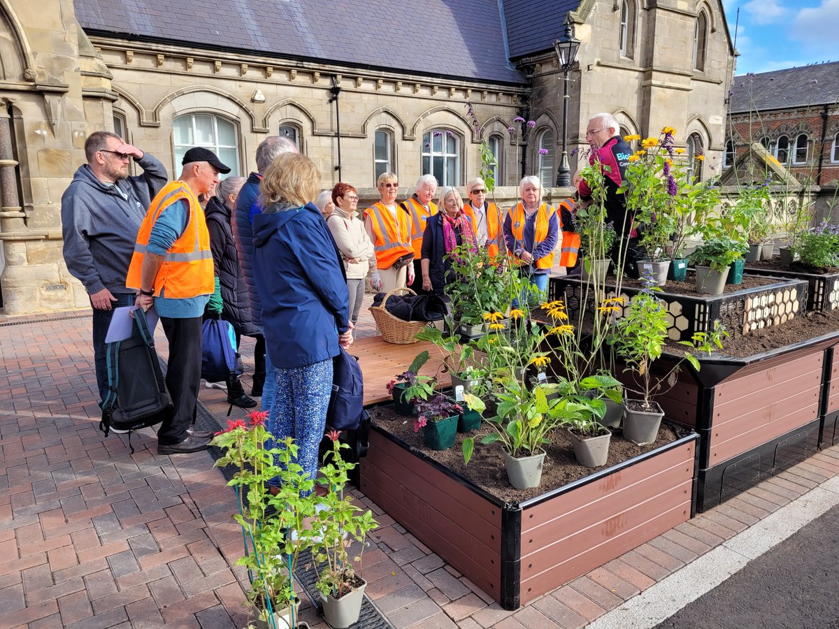 EVRDC's tweet photo. Working with Terry Smithson at #BioScapes, the #EskValley Station Adpoters had a great day at #MiddlesbroughStation planting up the new BioCube Ecosystems. Many thanks to Terry for his help and to Steve Gilder at #TransPennine for inviting us to get involved with this project. https://t.co/Za6Ku7qFCQ