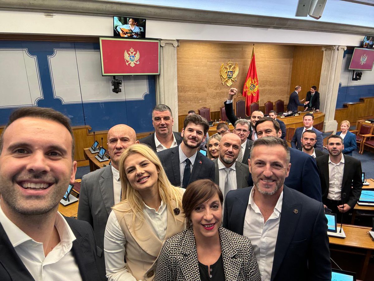 MickeySpajic's tweet photo. Jači od opstrukcija antivladine koalicije! Crna Goro čestitamo ti oktobarske prosječne zarade od 1000€ i veće penzije već od januara 2025! Evropa Sad 2! 🇲🇪❤️ Hvala parlamentarnoj većini na istrajnosti i podršci! https://t.co/t4B1n4jPHR