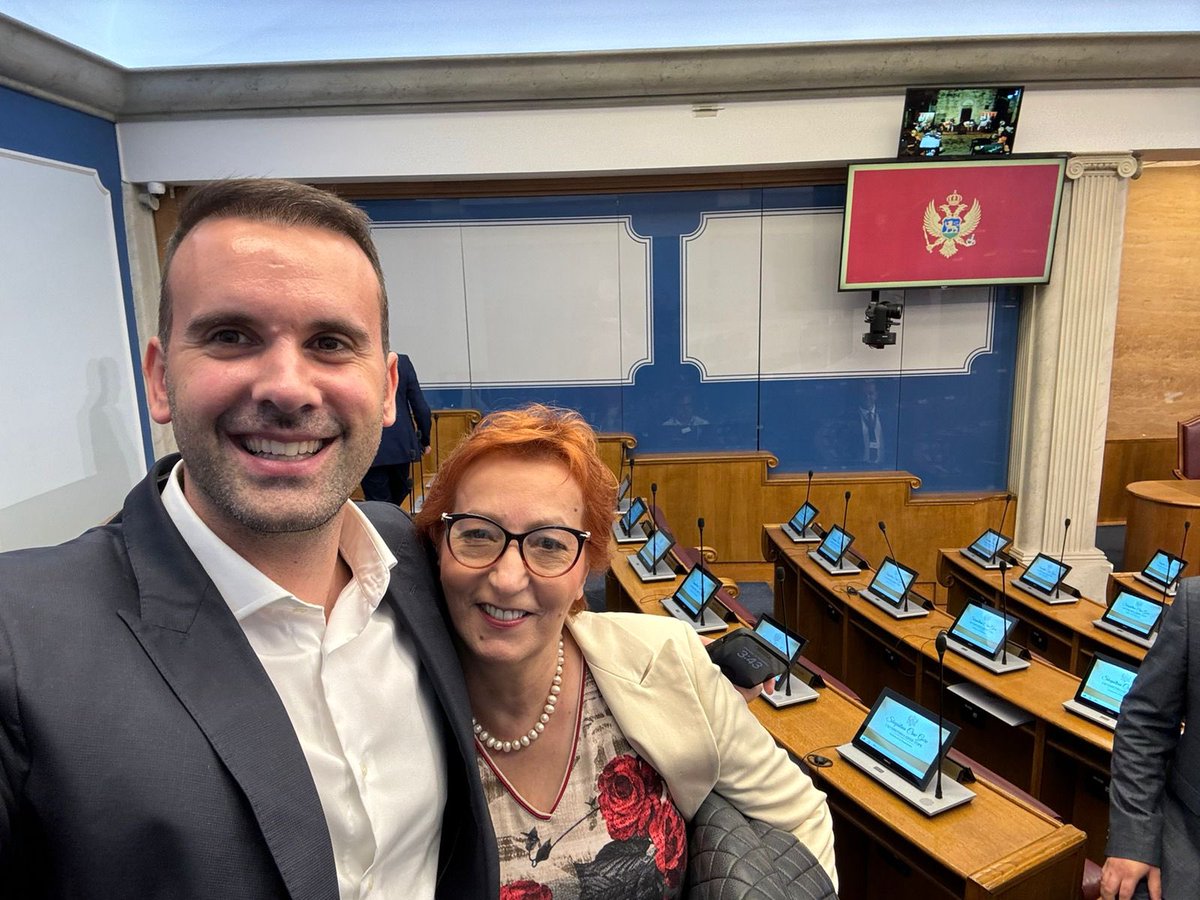MickeySpajic's tweet photo. Jači od opstrukcija antivladine koalicije! Crna Goro čestitamo ti oktobarske prosječne zarade od 1000€ i veće penzije već od januara 2025! Evropa Sad 2! 🇲🇪❤️ Hvala parlamentarnoj većini na istrajnosti i podršci! https://t.co/t4B1n4jPHR