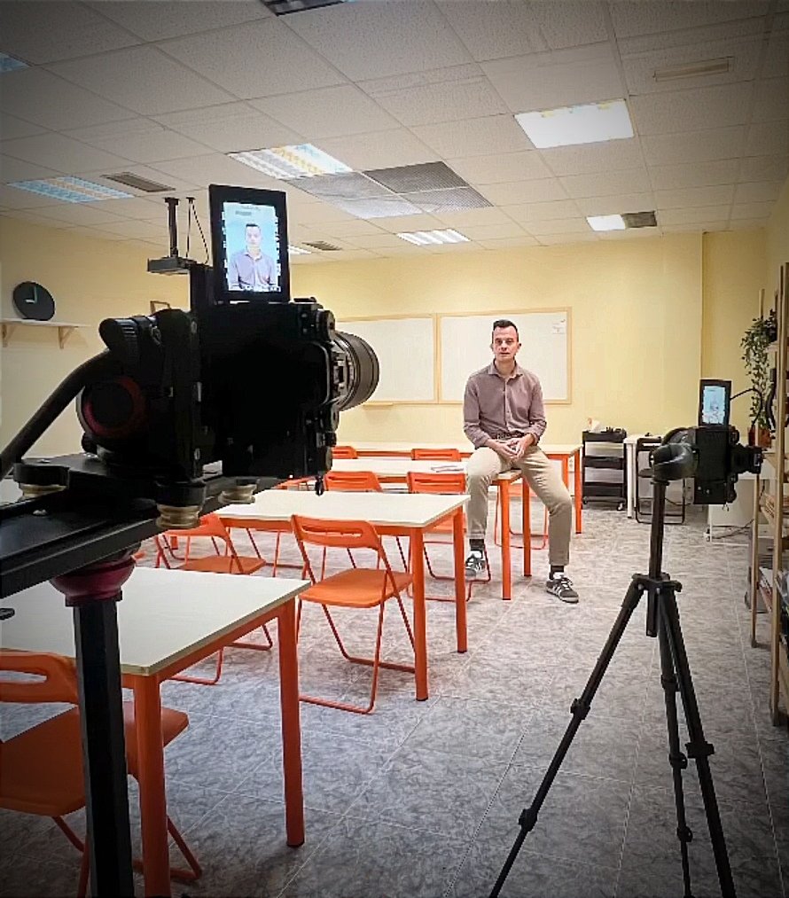 Preparando la salida del libro 📕 "Principios de opositor". Próxima semana en la calle...
Un viaje (personal) por la preparación de oposiciones.
Os informo 🙂

Foto Héctor Herrería