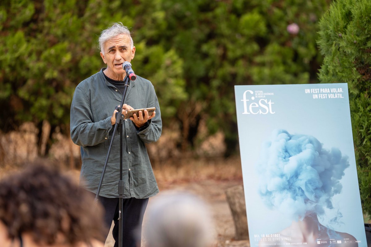 Sevilla feSt (@sevillafest) on Twitter photo Han intervenido José Mª Roca, director de feSt 2024 y de <a href="/platea_odeon/">Platea Odeon</a>; Ricardo Iniesta, dir. de @tntatalaya y pte. de @escenarios_sevilla, Maite Lozano, dirª de @vientosurteatro; y Ángel López y Elías Sevillano, directores de <a href="/salaceroteatro/">Sala Cero Teatro</a> y de @teatrolafundiciondesevilla. (+) Han intervenido José Mª Roca, director de feSt 2024 y de <a href="/platea_odeon/">Platea Odeon</a>; Ricardo Iniesta, dir. de @tntatalaya y pte. de @escenarios_sevilla, Maite Lozano, dirª de @vientosurteatro; y Ángel López y Elías Sevillano, directores de <a href="/salaceroteatro/">Sala Cero Teatro</a> y de @teatrolafundiciondesevilla. (+)