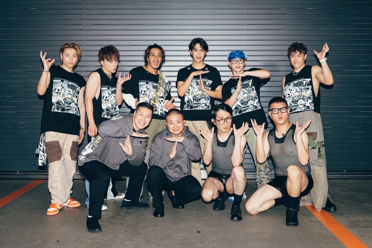 ariyoshinokabe's tweet photo. #GENERATIONS2_0 
Mr. Parka Jr.とAMBULANCEが
GENERATIONSさんのライブに参戦✨

そしてそのライブから遡ること12時間前
横浜アリーナには壁芸人の皆様が一斉に集結してました😂

その模様は近日放送(野球次第⚾️)
GENERATIONSの皆さん
本当にありがとうございました！
#有吉の壁ライブ外伝 https://t.co/dw0KjnB9F3