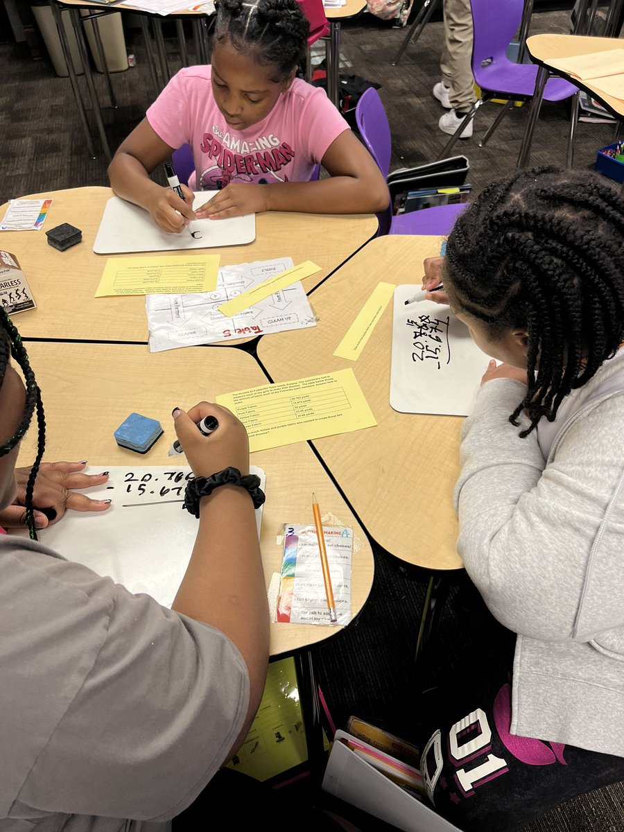 HE_Room501's tweet photo. Students collaborating in teams to solve math problem and play Connect 4! @HumbleISD_HE @HumbleElemMath https://t.co/wFONL4mqBi