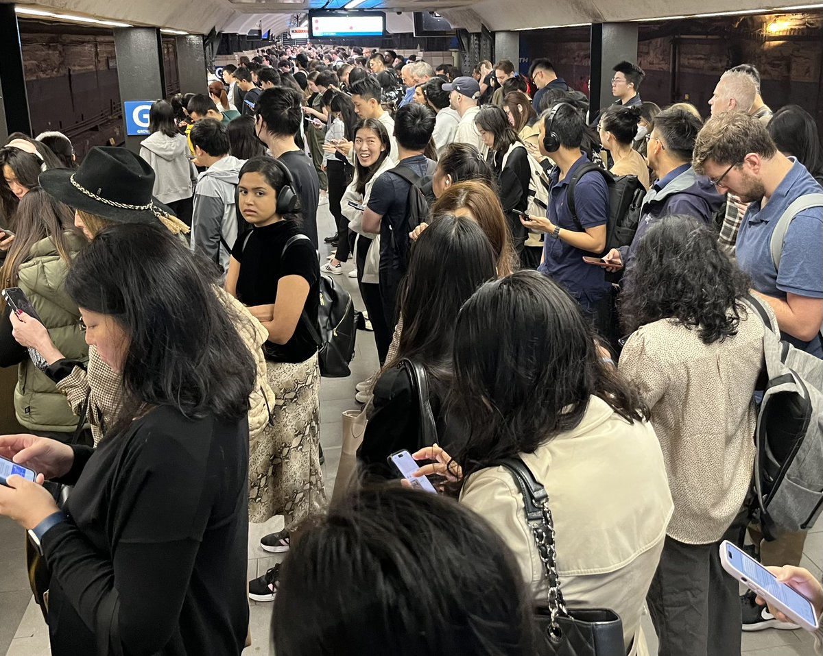 I call out <a href="/PANYNJ/">Port Authority of NY & NJ</a> BS. 9/26 8:55am: <a href="/PATHTrain/">PATH Train</a> says no service disruptions. Grove station RTA shows
WTC 8 min. The total between ‘rush hour’ trains should be max 5 minutes!!! Of course train arrives packed. #PathFail #PathSucks
<a href="/NJTPA/">NJTPA</a> <a href="/CommutingLarry/">Larry Higgs</a>
