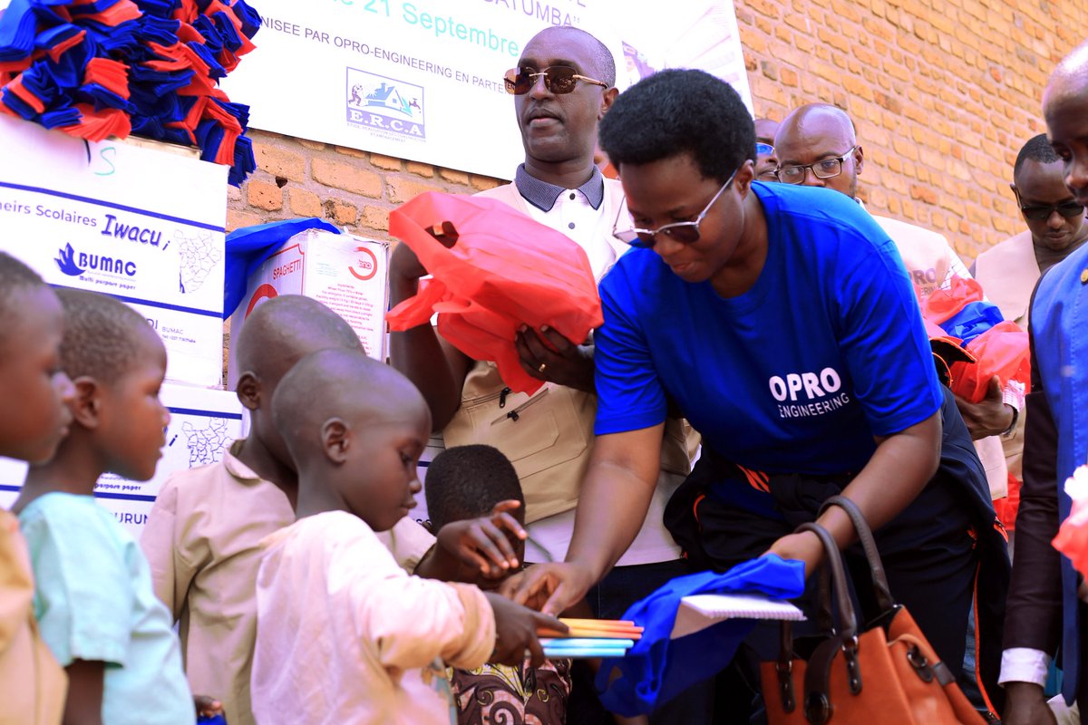 OproEngineering's tweet photo. 3.600 cahiers et 500 stylos ont été remis à 425 enfants du site de Gisagara, Mubimbi @BujumburaProv. 
Il s'agit d'un soutien aux familles victimes des #inondations de #Gatumba par @OproEngineering avec la collaboration de ses partenaires  #ERCA et #BUMAC.

@UNICEF_Burundi https://t.co/badBf5dVgt