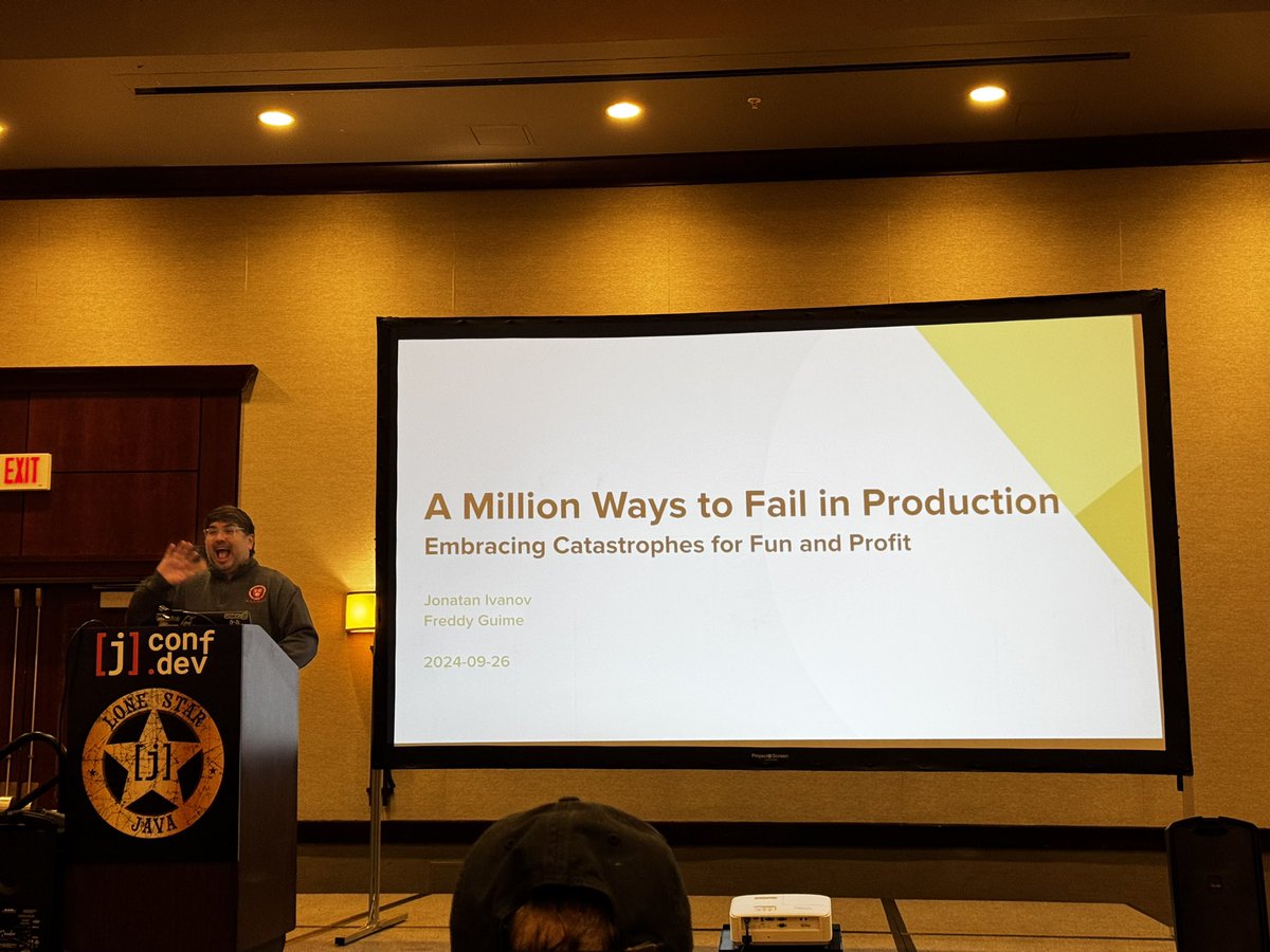 Getting practical tips on how to fail from @fguime &amp; <a href="/jonatan_ivanov/">Jonatan Ivanov</a> <a href="/jconfdev/">jconfdev</a>