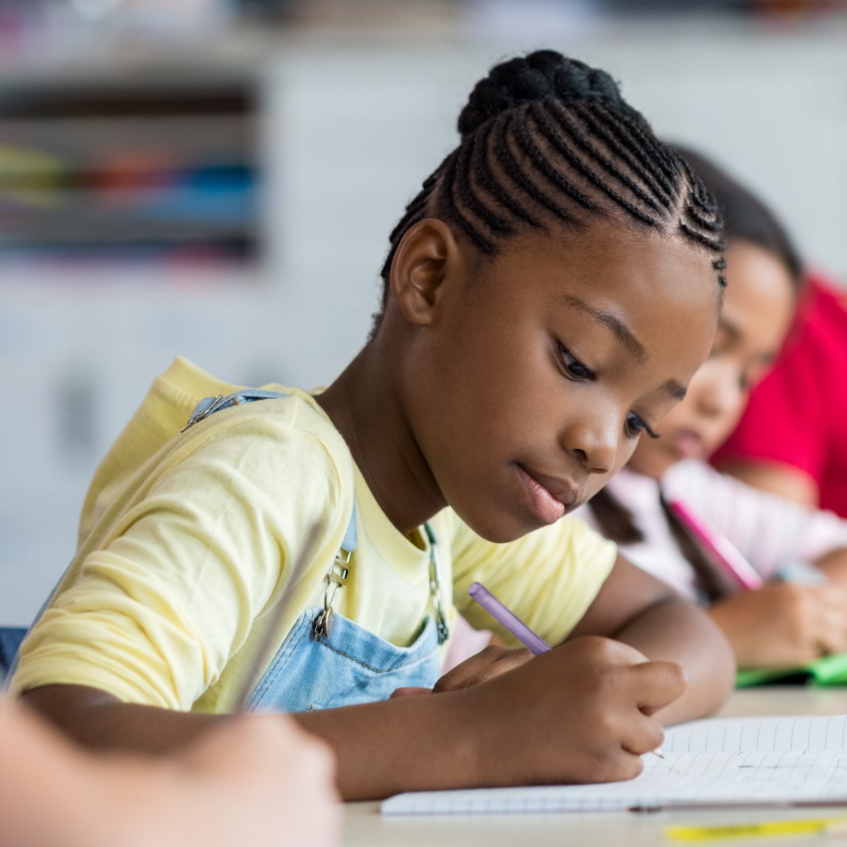 AERA_EdResearch's tweet photo. The number of educational opportunities that children accrue as they grow up are strongly linked to their educational attainment and earnings in early adulthood, according to new research published in @ERjournal_AERA. @Eric_Dearing @Bustamante_AS @henrikdz https://t.co/YV13BSeUDs https://t.co/KqeCAwLhYs
