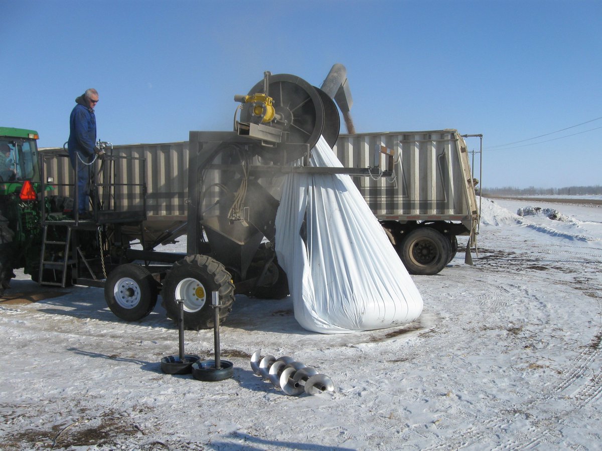 NeeraltaMfgInc's tweet photo. Throwback to the designing stages of the Neeralta Extractor! They sure have come a long way since then! 
#tbt #Neeralta40 #Farmfaster https://t.co/YfDYK0wYRB