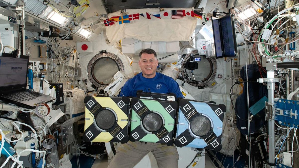 Honey, come here! NASA needs ideas for Astrobees! 🐝

NASA is seeking input from American companies for future uses of free-flying robots in zero gravity to foster science, technology, and education. Responses are due Friday, Sept 27. go.nasa.gov/4gFetx2