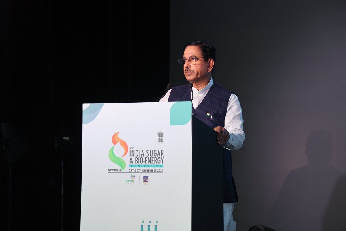 fooddeptgoi's tweet photo. Hon'ble Union Minister, CA,F & PD and MNRE @JoshiPralhad inaugurated the 2nd edition of #ISMASugarConference2024 held today. The conference served as a platform where industry leaders gathered to discuss challenges, future strategies, and the evolving global sugar market.

#FoodForAll #FoodSecurity