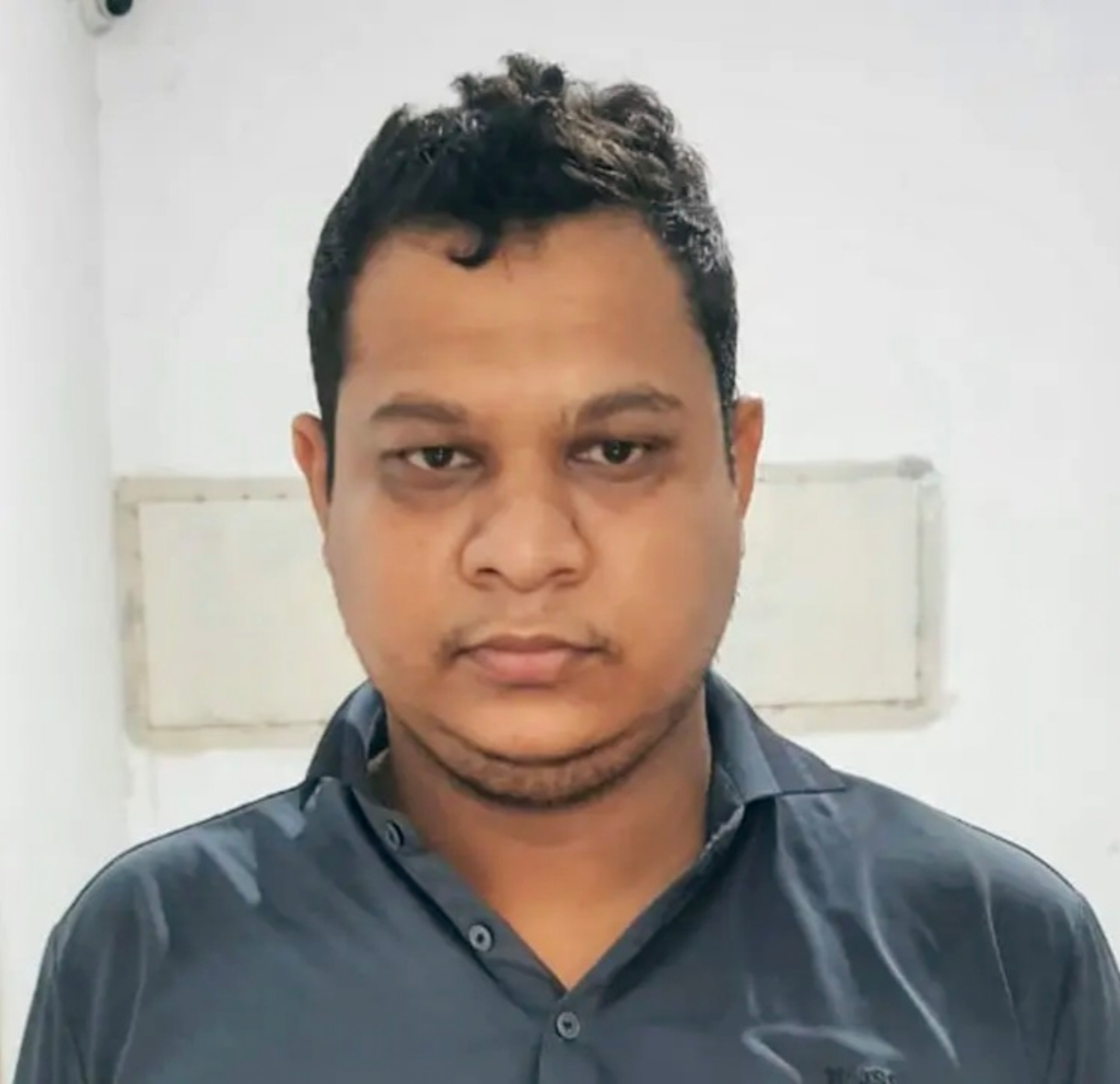 ভারতে পালানোর সময় চট্টগ্রামের ছাত্রলীগ নেতা নওগাঁয় আটক