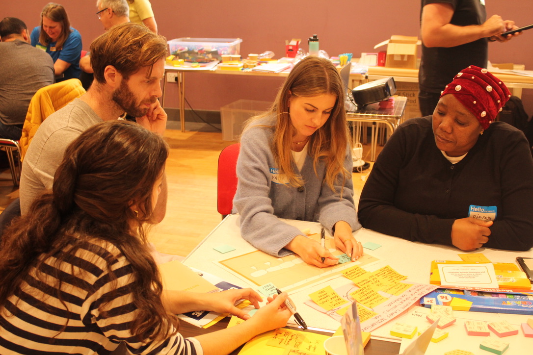 Over six sessions, we worked with two organisations and local residents, guiding them through the programme where the teams initially defined their challenge and ultimately delivered an idea that reduces environmental impact and improves wellbeing.
#CityChangeMakers