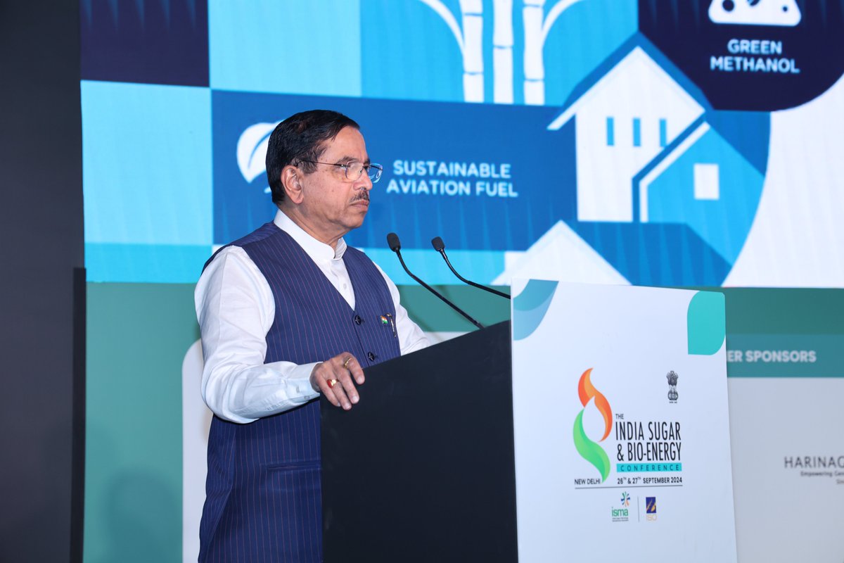 fooddeptgoi's tweet photo. Hon'ble Union Minister, CA,F & PD and MNRE @JoshiPralhad inaugurated the 2nd edition of #ISMASugarConference2024 held today. The conference served as a platform where industry leaders gathered to discuss challenges, future strategies, and the evolving global sugar market.

#FoodForAll #FoodSecurity