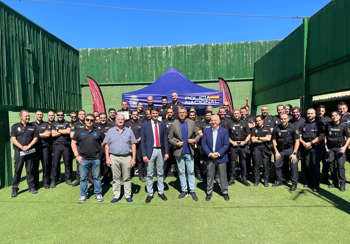 popularesmolina's tweet photo. 👮🏻‍♂️ El alcalde @jangelalfonso ha asistido a la celebración del Campeonato de Tiro de la @policia de #MolinaDeSegura.

🔵 El campeonato se engloba en los actos organizados con motivo de su bicentenario, se ha disputado en las instalaciones de @TiroMurcia
(presidente @JMariaVicente).

✅ Al acto también ha asistido el concejal @juandepochiche.

💙 ¡Enhorabuena a todos!
